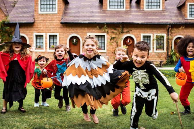 Last-Minute Halloween Ideas 2025: Fun, Family, and Frights