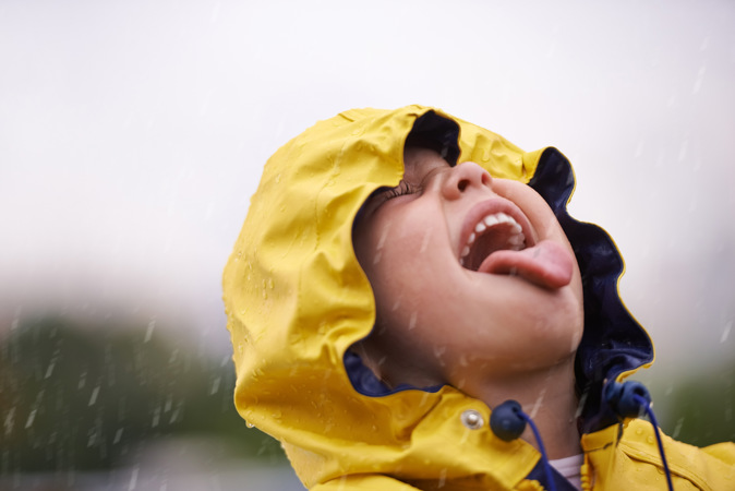 ☔ Top Rainy Day Activities for Kids in the UK – Stay Dry, Have Fun & Save Big